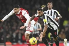 利物浦后卫基耶萨重伤恐赛季报销，欧冠名单调整未入选